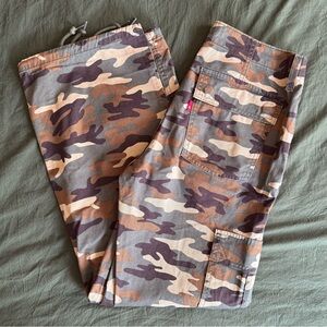 Levi's 94 Baggy Cargo Pants in Camo Print (NWOT)